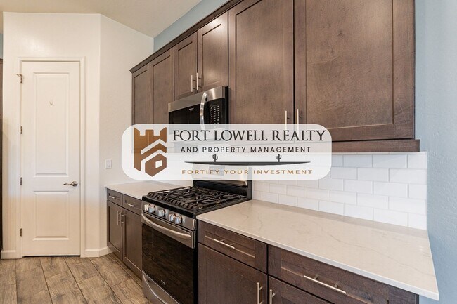 Building Photo - 3 Bedroom, 2 Bath Home near South Mountain!!