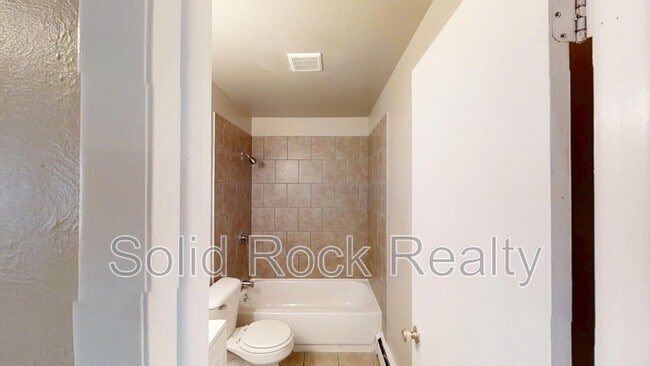 Building Photo - 335 Ruskin Dr