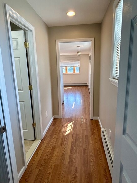 Hallway looking back at Living Room - 417 Briarwood Rd