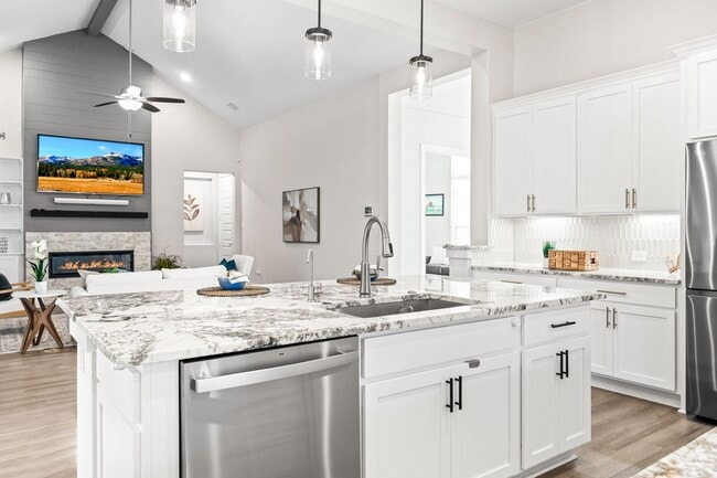 Building Photo - Stunning Single-Story Home with Designer Finishes, Private Pool & Expansive Greenbelt Lot