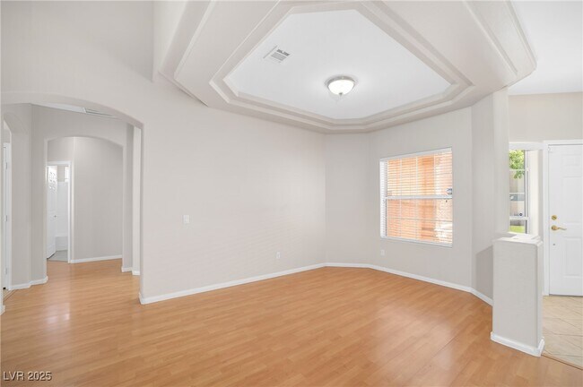Building Photo - 2042 Hobbyhorse Ave