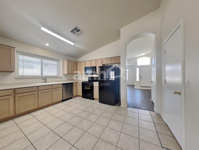 Building Photo - 11436 E Pronghorn Ave