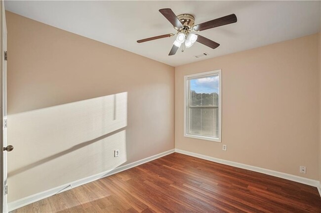 Building Photo - 1938 Dilcrest Dr