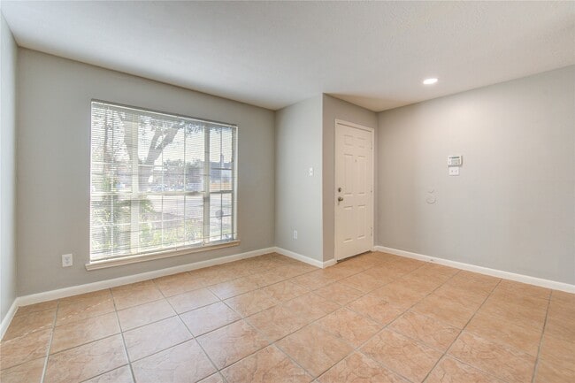 Building Photo - 1823 Usher Ct