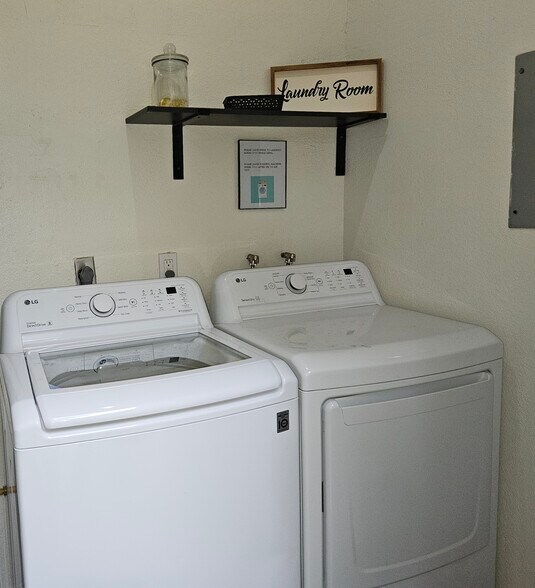 Building Photo - 631 Oak Run Trl