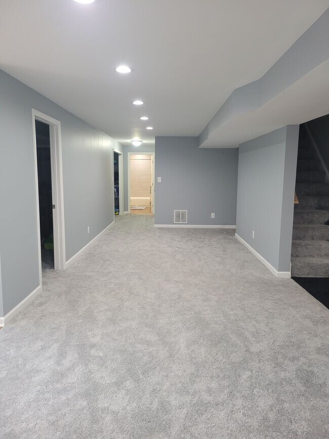 Building Photo - Gorgeous 4,000sqft  5-bed 3.5-bath Home near Chantilly Economic corridor