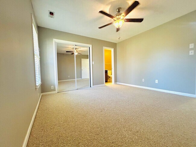 Building Photo - 205 Sparrow Dr