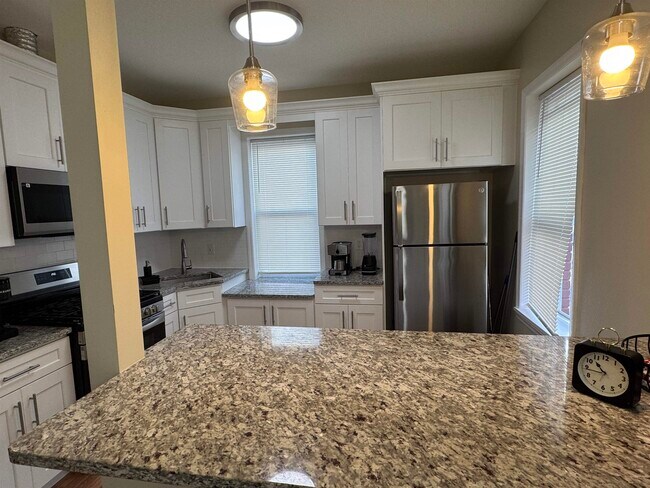 Primary Photo - 523 Grand Ave