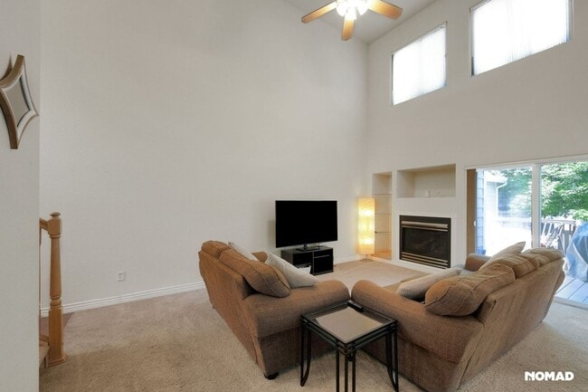 Building Photo - Spacious 4BR Townhome in Greeley