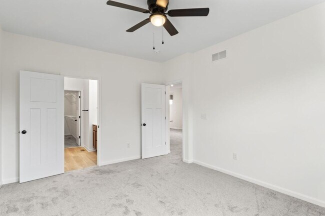 Building Photo - Short Term New Construction Townhouse for rent! Rental tell the end of May