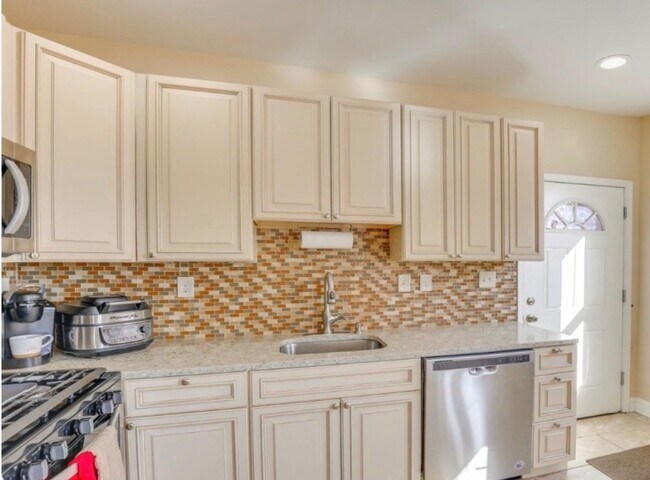 Building Photo - 4302 Woodlea Ave