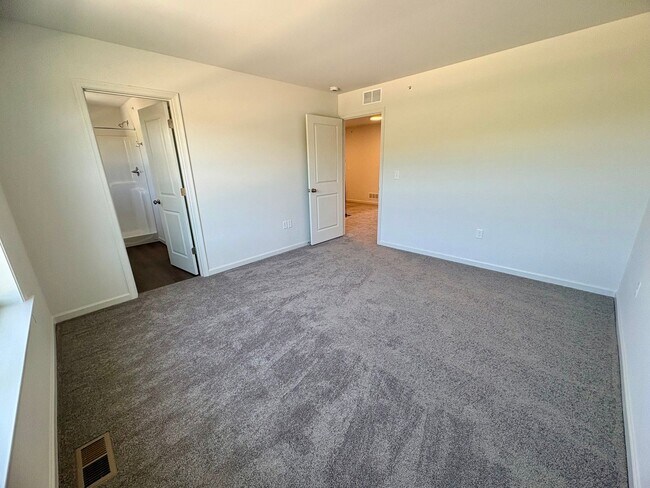 Building Photo - 59 N Conifer Dr