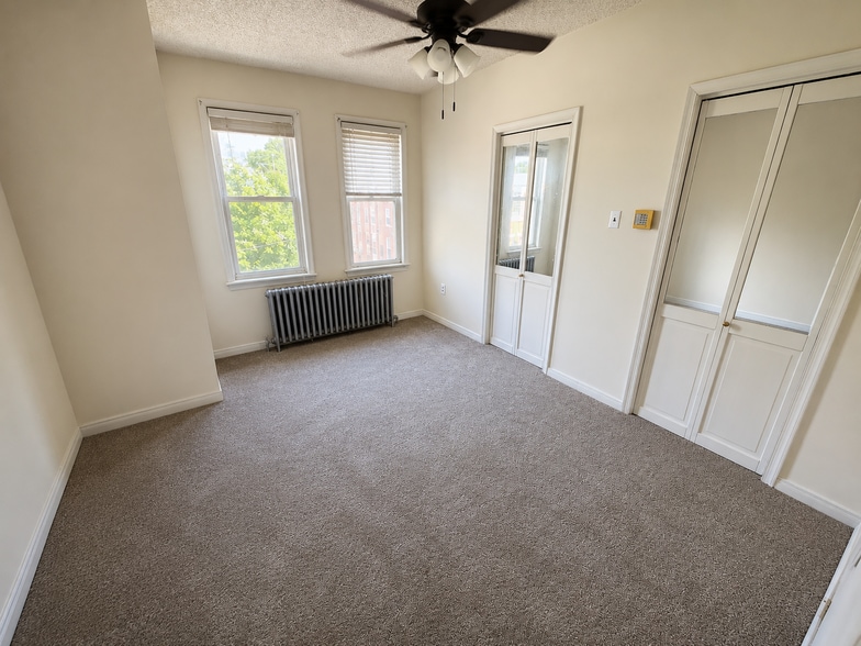 master bedroom is quite spacious with 2 closets - 2516 E Oakdale St