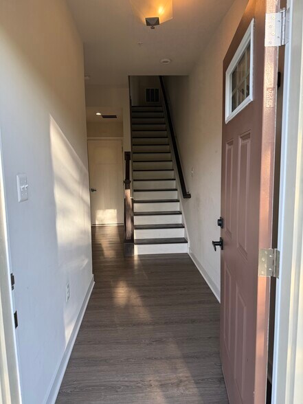 Downstair hallway - 19708 Preservation Mews