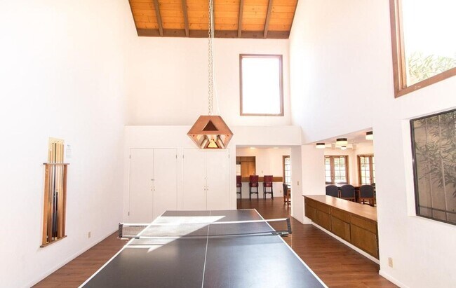 Building Photo - Woodlands South - La Jolla Townhome