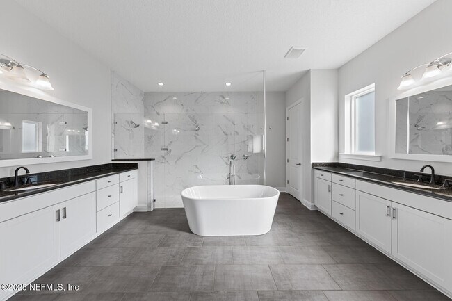 Building Photo - 264 Pine Haven Dr