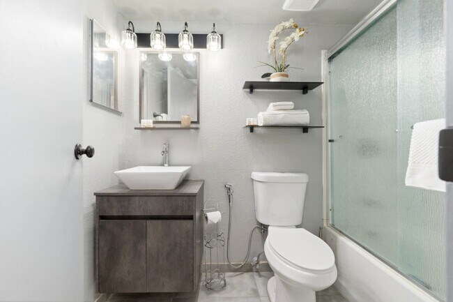 Building Photo - 15402 N 28th St