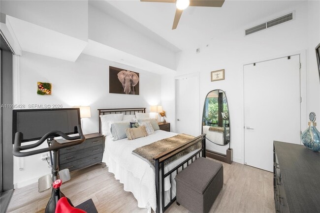 Building Photo - 2831 S Bayshore Dr