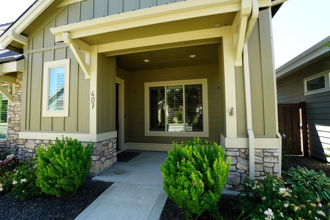 Building Photo - 407 W Pavilion Ln