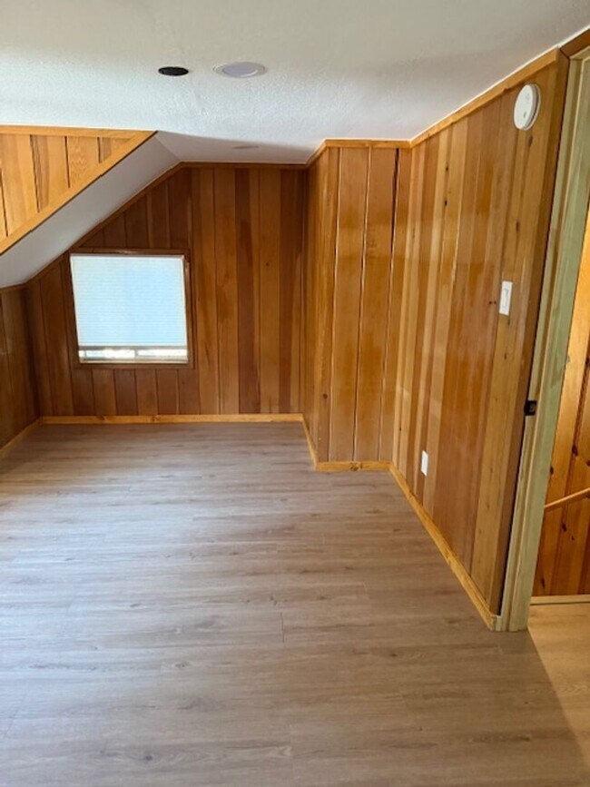 Building Photo - 3Bd 2Ba home located in a quiet neighborho...