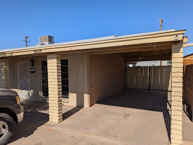 Building Photo - 3652 W Vernon Ave