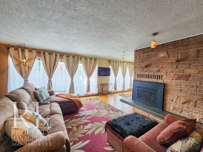 Building Photo - 2113 Brashem Ave