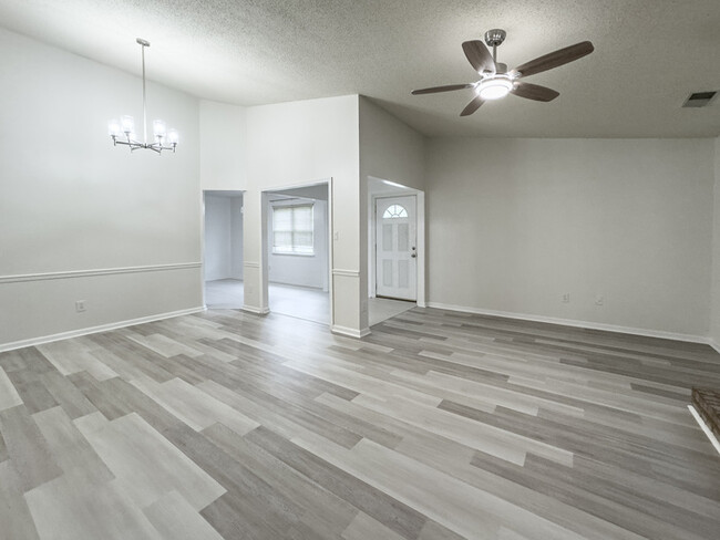 Building Photo - LOVELY STRAWBRIDGE HOME FOR RENT!!!