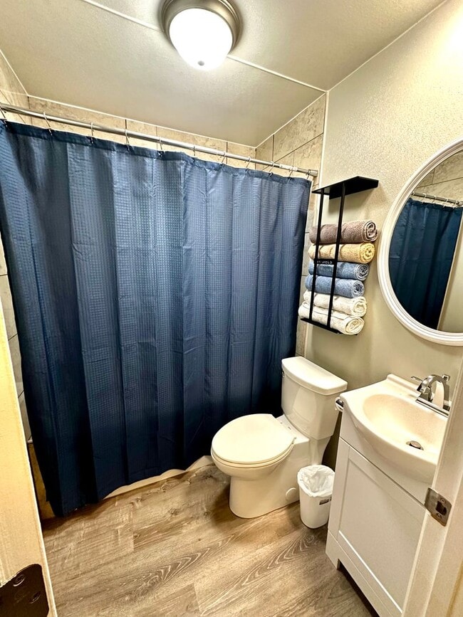 Building Photo - East Nashville Single-Family Home | Large Fenced Yard + Off-Street Parking | Across from Clevelan...