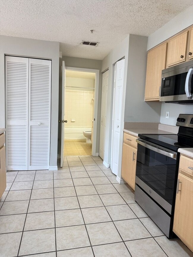 Building Photo - 10831 Windsor Walk Dr