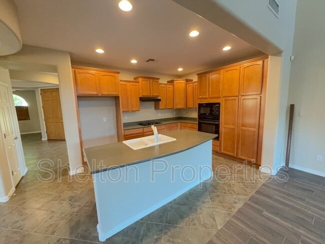 Building Photo - 20877 W Court St