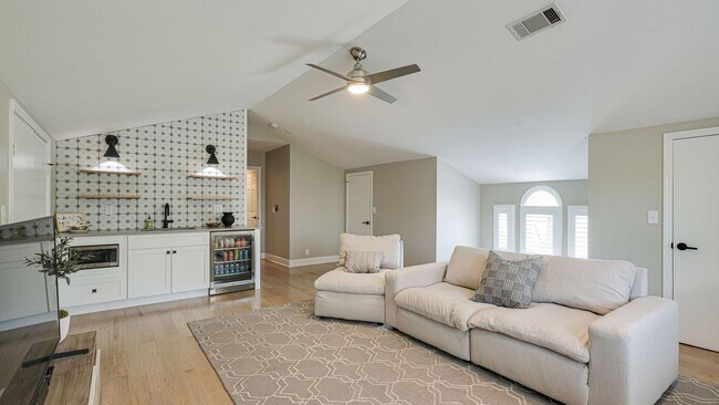 Building Photo - Modern Remodeled 4 Bedroom Rental Home in Brentwood