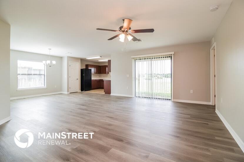 Building Photo - 719 Center Lake St