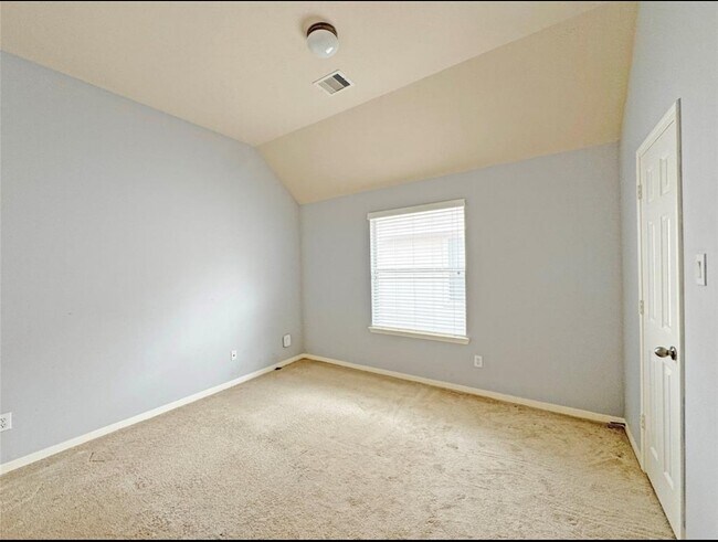 Building Photo - 6222 Skyline Dr