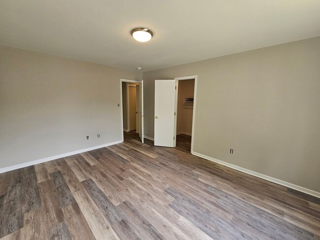 Building Photo - Newly Renovated 2 Bedroom Off Of GumBranch