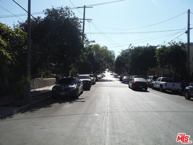 Building Photo - 1821 W 12th Pl