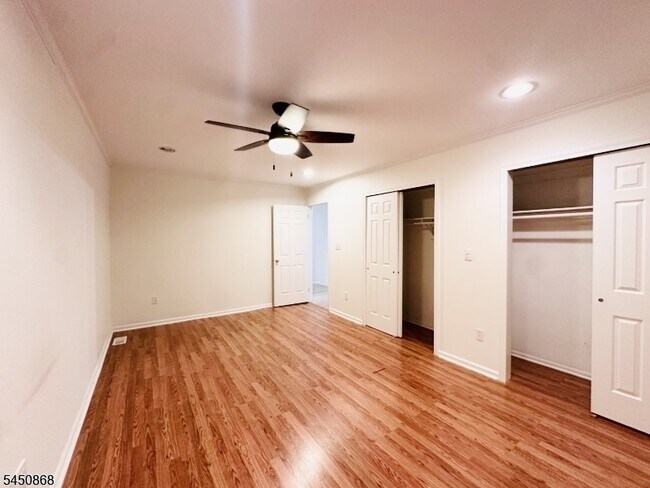 Building Photo - 111 Almond Dr