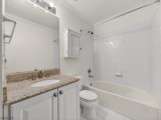 Building Photo - 124 Barclay Dr