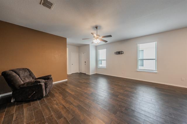 Building Photo - 561 Concho St