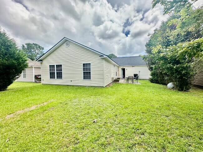 Building Photo - Three Bedroom Updated Single Level Home in...