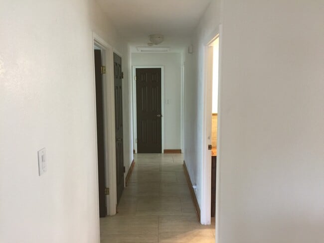 Building Photo - Aikahi Park Beautiful Four Bedroom Home