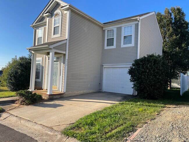 Single family house. 1800$ per month’s. New flooring and interior paint. - 8601 Sawleaf Ct