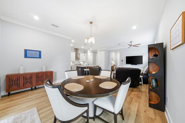 Building Photo - 323A Suwannee Dr