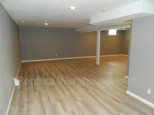 Building Photo - 809 SE 12th St