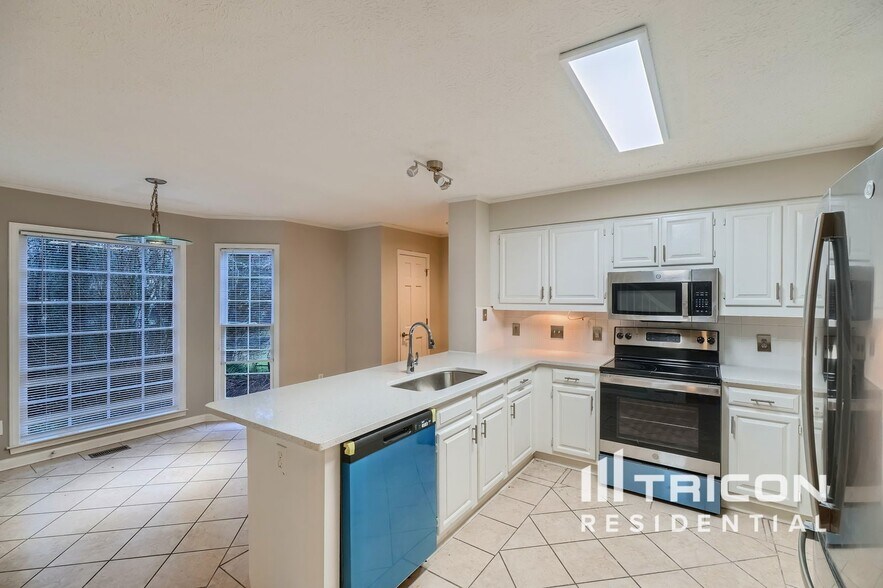 Building Photo - 100 Hillcrest Point