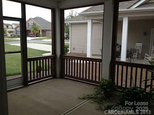Building Photo - 9806 Sky Vista Dr