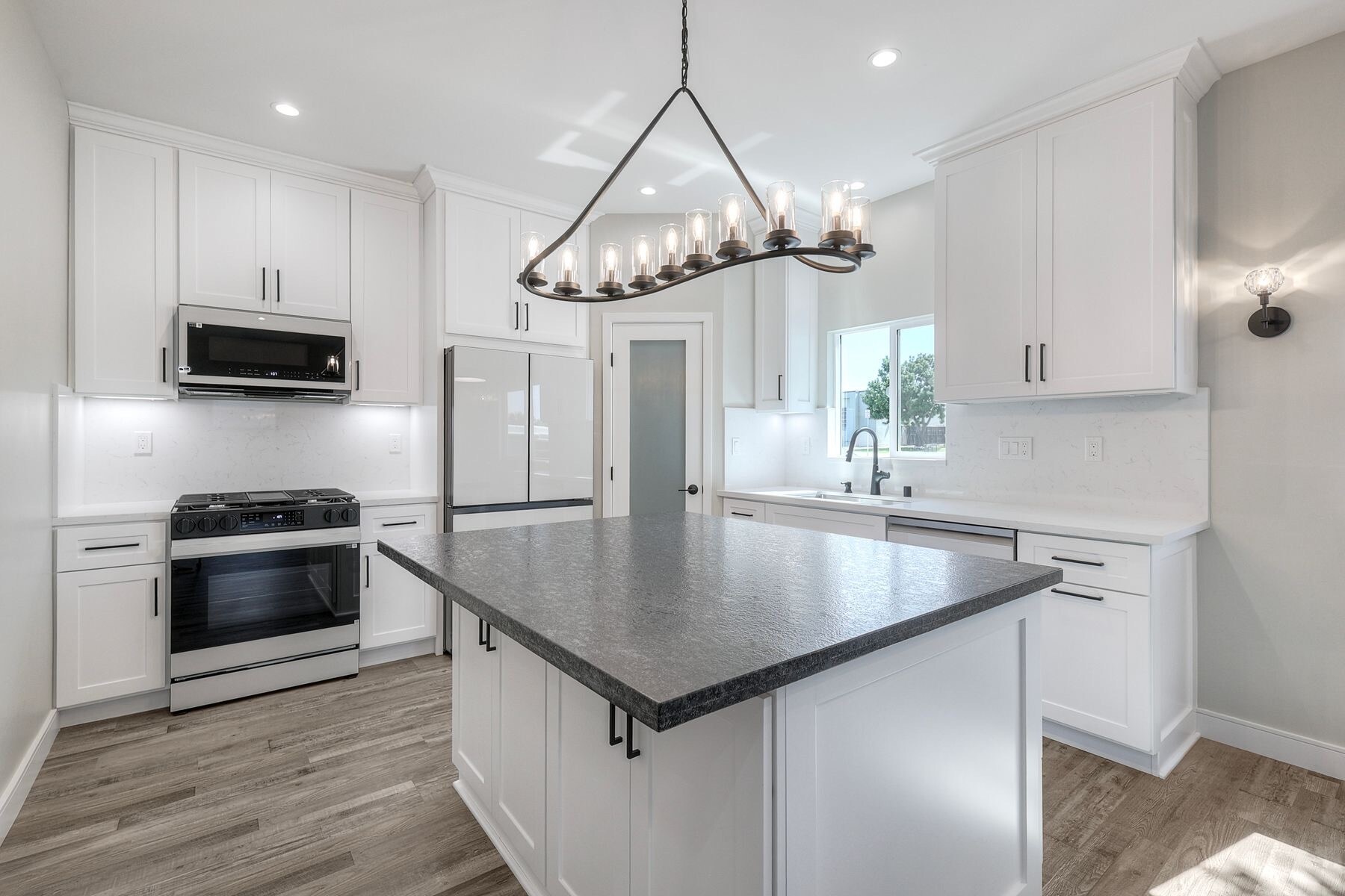 Building Photo - 532 Elm Ave