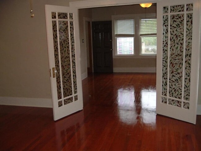 Building Photo - 412 W Polk St