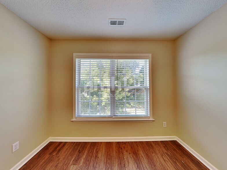 Building Photo - 4405 Moss Spring Dr