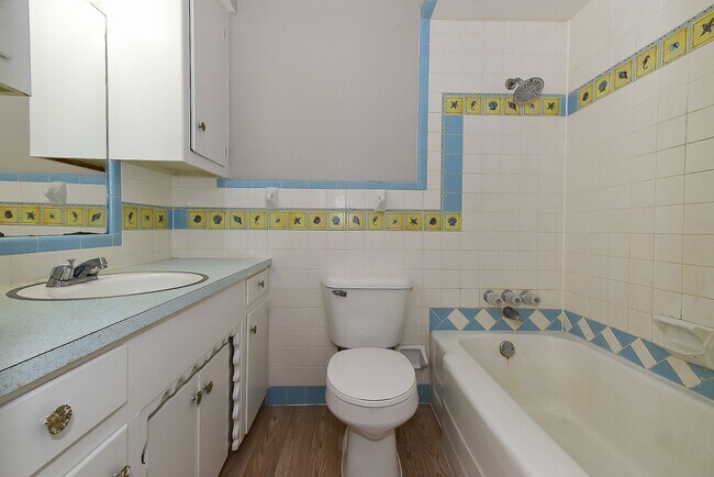 Building Photo - 1208 Yellowstone St