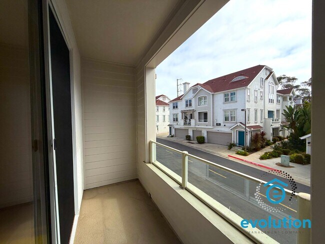 Building Photo - 810 Harbor Cliff Way